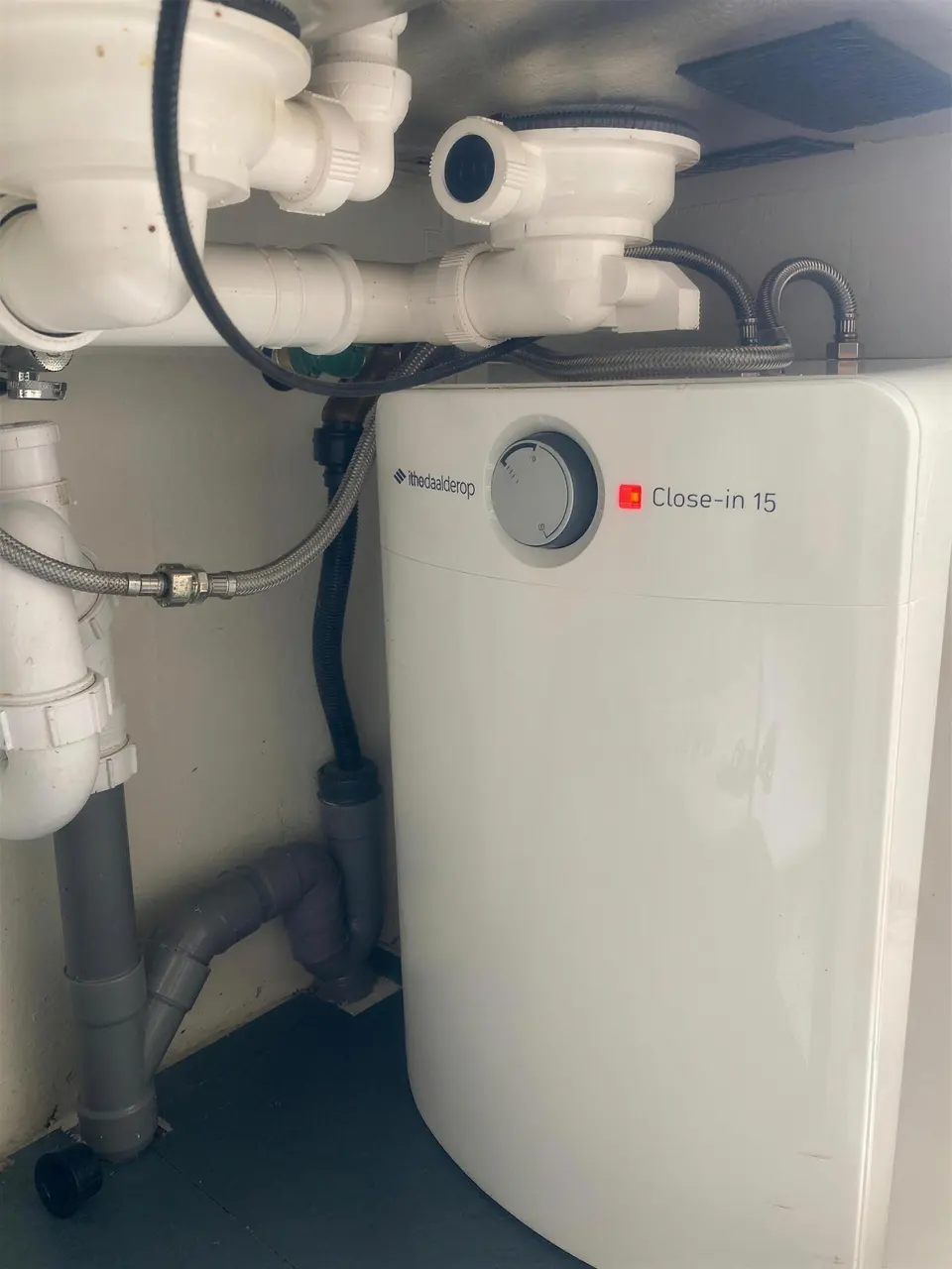 Keukenboiler geplaatst, Amsterdam